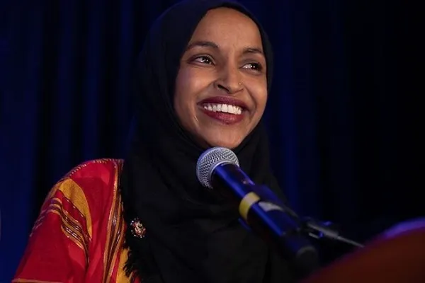 Müslüman vekil İlhan Omar'ı hedef gösteren Trump'a tepkiler dinmiyor