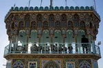 تعویض پرچم گنبد حرم امام رضا(ع)
