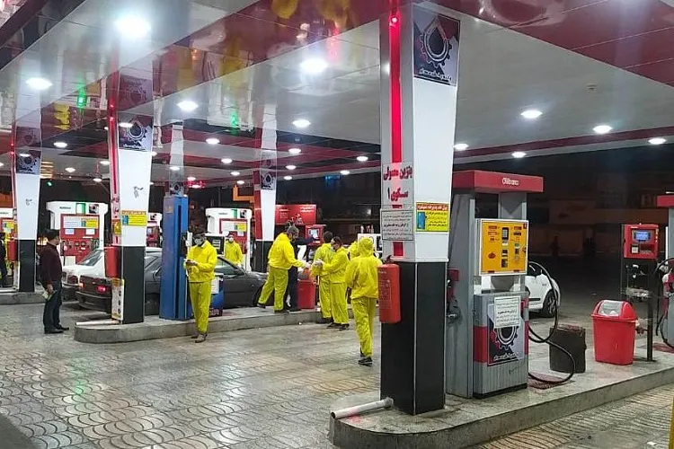 از ضدعفونی كردن جایگاه‌های سوخت تا توزیع بسته‌های بهداشتی میان كارتن‌خواب‌ها در شیراز