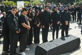  آیین تشییع پیکر زنده‌یاد بهروز رضوی، گوینده، مجری و بازیگر پیشکسوت صدا و سیما در مسجد بلال 