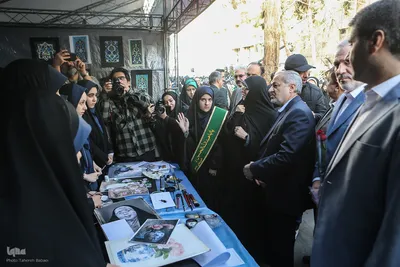 مراسم نواختن زنگ پیروزی انقلاب اسلامی