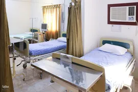 بازدید سرپرست حجاج ایرانی از مرکز پزشکی هلال احمر در مدینه