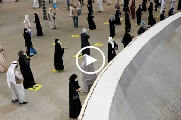 بالفيديو....الحجاج يرمون جمرة العقبة الكبرى
