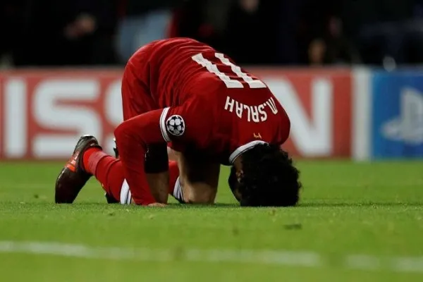 بن بيرد.. قصة شاب إنجليزي اعتنق الإسلام بسبب محمد صلاح