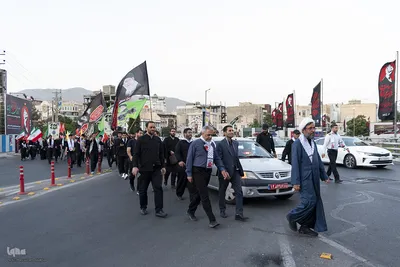 کاروان دانشگاهیان استان البرز پای پیاده در راه تشییع رهبر شهید