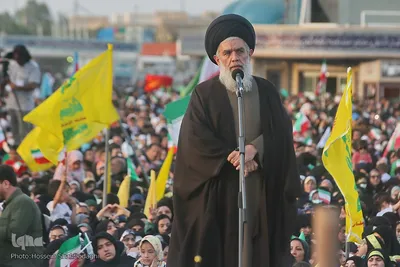 اجتماع خانوادگی همخوانی سرود «سلام فرمانده» در مسجد مقدس جمکران 