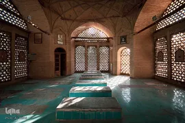 آرامگاه حبیب الله نیر(ادیب،شاعر،1379ق)-
آرامگاه عبدالحسین قدسی(خوشنویس،1325خ)-
آرامگاه سید علی بدیع زادگان متخلص به هور (شاعر،1346ش)