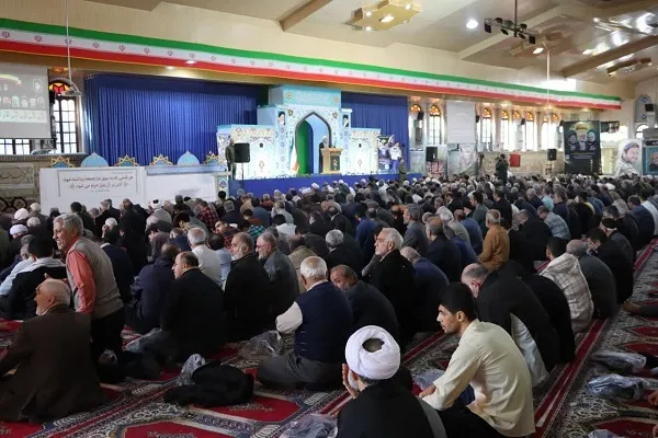 نماز جمعه ساری به امامت حجت الاسلام محمدرضا نصوری، امام جمعه موقت ساری در مصلی امام خمینی (ره)