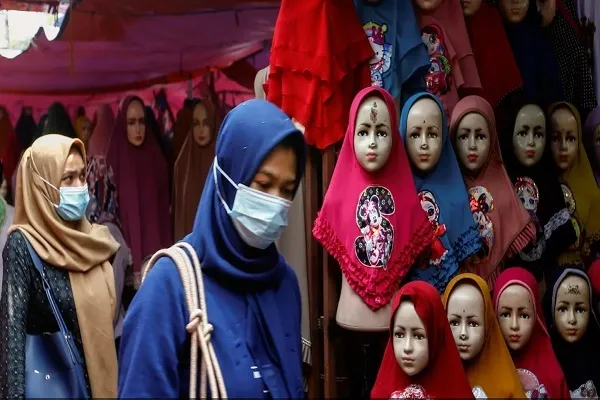 ابتکار تولید‌کننده روسری در اندونزی برای پاسخگویی به تقاضای بازار + فیلم