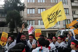 راهپیمایی یوم الله ۱۳آبان در مقابل لانه جاسوسی آمریکا