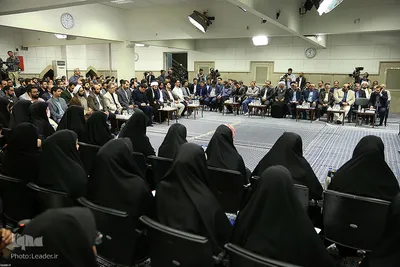دیدار جمعی از شاعران و اهالی فرهنگ و ادب با رهبر انقلاب