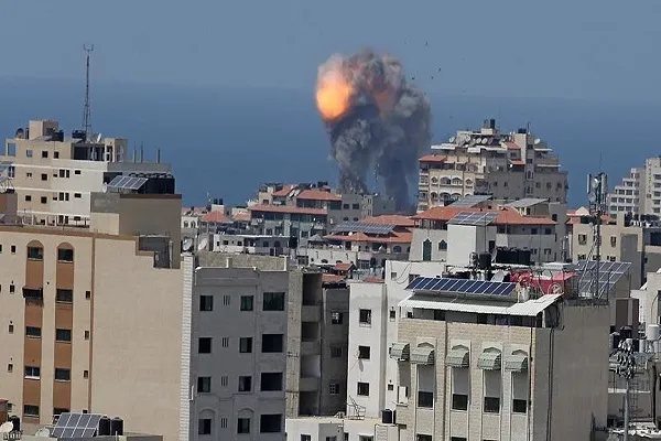 İsrail Hamas'a ait bir mevziyi vurdu