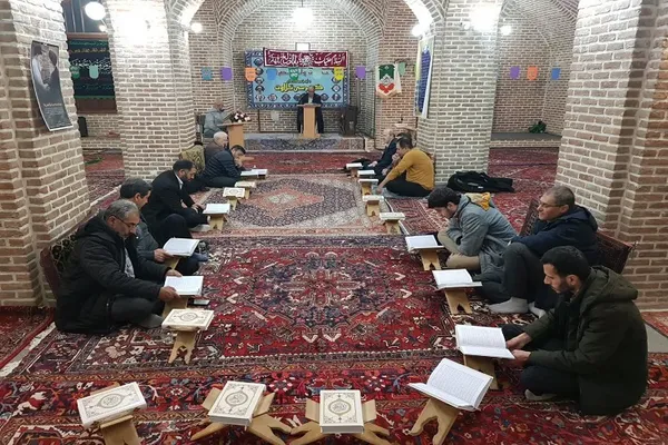کرسی تلاوت در مسجد استاد و شاگرد تبریز