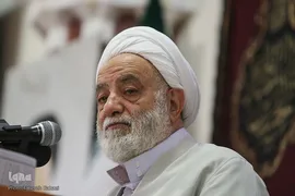  حجت‌الاسلام والمسلمین محسن قرائتی، رئیس ستاد اقامه نماز کشور در همایش سفیران حسینی