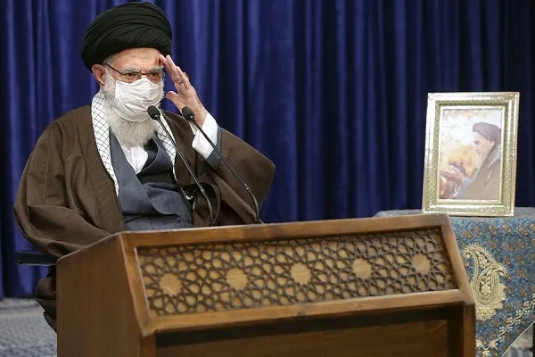 قائد الثورة يشيد بالجهود التي تبذلها الكوادر الصحية في مكافحة كورونا
