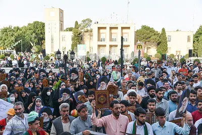 تجمع مردم اصفهان در اعتراض به هتک حرمت ساحت قرآن کریم