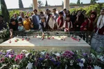 گلباران آرامگاه حافظ