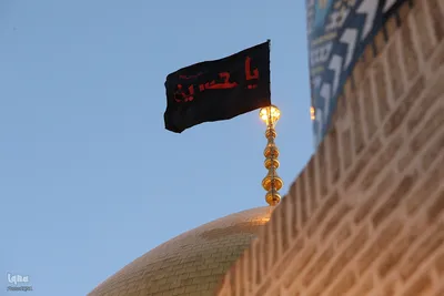افراشتن پرچم عزا در حرم حضرت معصومه(س)