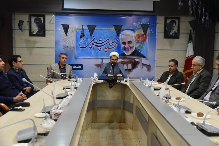 تكریم دلاورمردی‌های سپهبد شهید سلیمانی در دانشگاه پیام‌نور فارس/ دین خدا بدون یاور نمی‌ماند