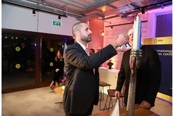 Bahrains Botschafter in Israel nimmt am jüdischen Lichterfest „Chanukka“ teil
