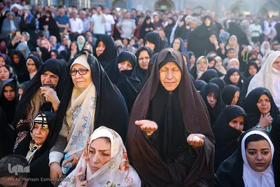 تعویض پرچم گنبد حرم امام رضا(ع)‎