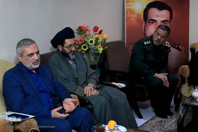 دیدار نمایندگان جامعه قرآنی با خانواده ناخدا سوم شهید علی اصغر سلیمانی، از شهدای قرآنی نیروی دریایی ارتش