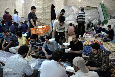 مراسم معنوی اعتکاف در مسجد جامع بازار تهران