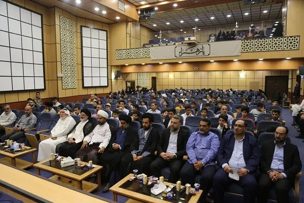 تخريج أكثر من 300 طالب وطالبة في الدورات القرآنية الصيفية بقم المقدسة + صور