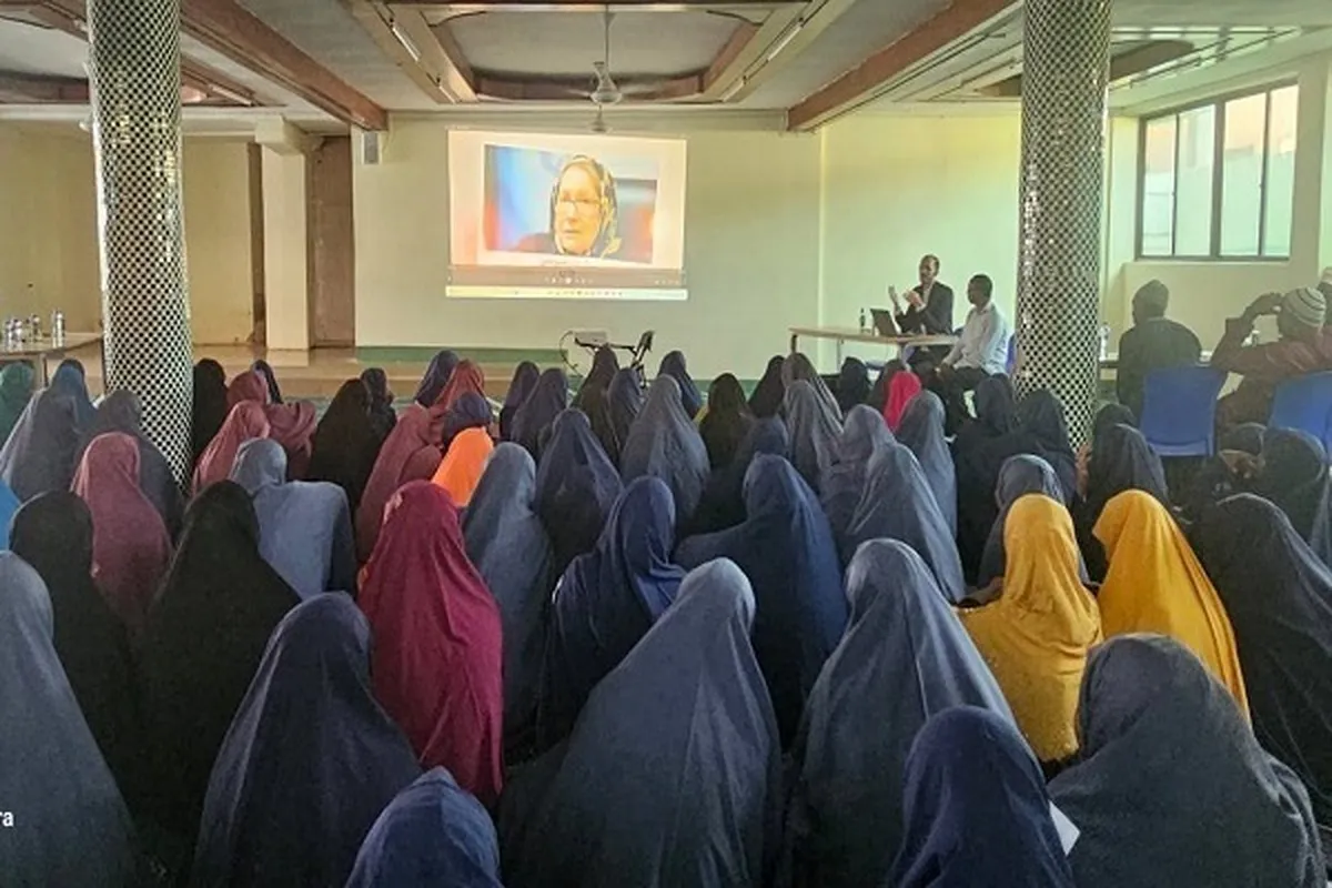 Waislamu wa Tanzania Wajifunza Kuhusu Mafanikio ya Mapinduzi ya Kiislamu ya Iran

 