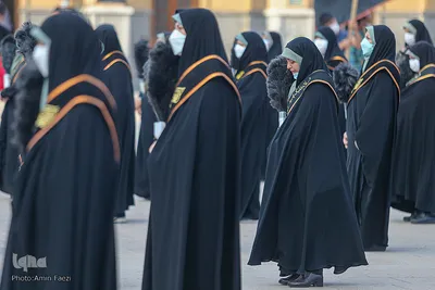 مراسم تعویض پرچم گنبد حرم حضرت شاهچراغ (ع)