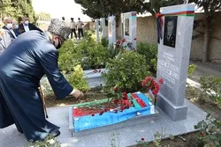 Şeyxülislam Allahşükür Paşazadə bir qrup din xadimilə şəhidləri ziyarət etdi – FOTO