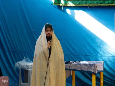 اعتکاف دانش‌آموزان دختر در مسجد سیدالشهدا(ع) خمینی‌شهر