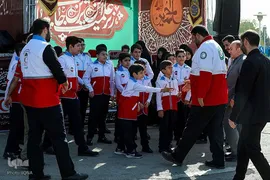 آیین بدرقه کاروان اربعینی امداد و درمان هلال احمر به مناطق مرزی در ایران و کشور عراق