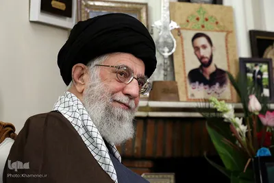 حضور مقام معظم رهبری در منزل شهید محمدحسین حدادیان
