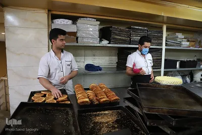 پخت نان و شیرینی مخصوص افطار در تبریز‎‎