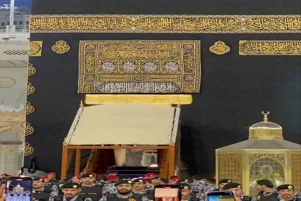 Pintu Kaabah dibuka untuk upacara pengharuman + klip