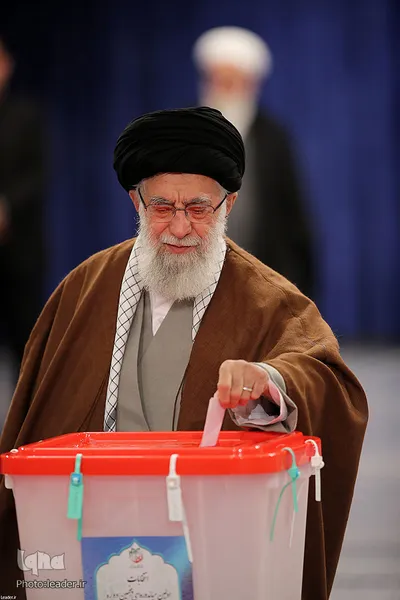 حضور رهبر معظم انقلاب در پای صندوق رأی