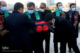 مراسم برافراشته شدن پرچم عزای حسینی بر گنبد آستان مقدس حضرت عبدالعظیم حسنی(ع) در شهر ری