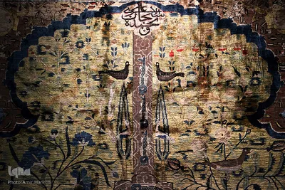 رونمایی از قالیچه محرابی باغی در موزه فرش آستان قدس