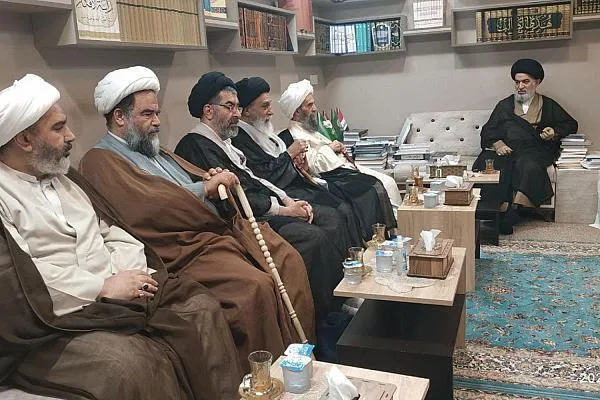 دیدار تولیت آستان عباسی با جمعی از اساتید حوزه علمیه قم