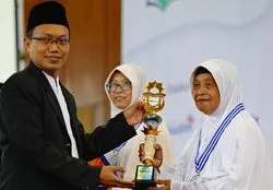 Siti Aisah Diwisuda sebagai Hafizah di Usia 80 Tahun