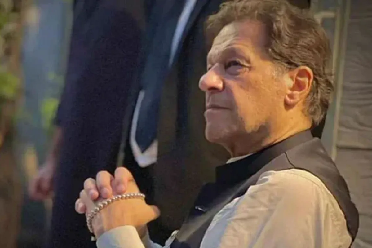 Prison Officials Ordered to Provide Former Pakistani PM with Prayer Mat, Quran
