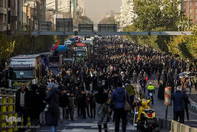 تشییع پیکرهای ۱۰۰ شهید گمنام از مقابل دانشگاه تهران