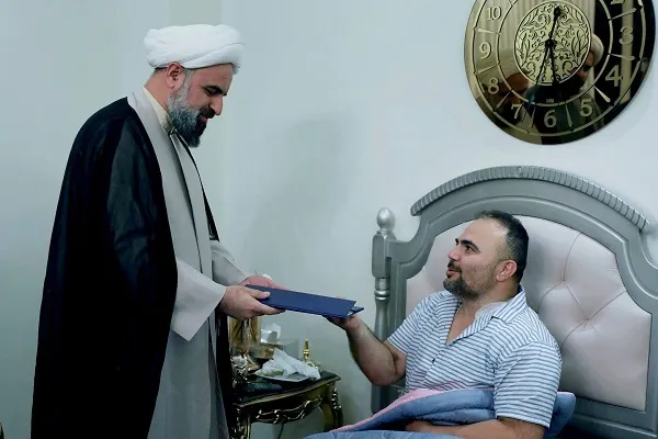 عیادت دبیر ستاد امر به‌ معروف و نهی از منکر از «علیرضا عابدی»