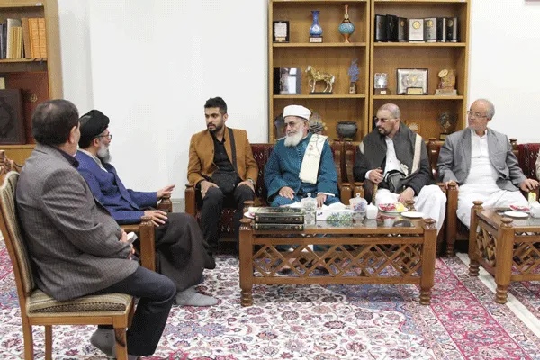 Delegação Iemenita visita biblioteca central no santuário Imam Reza(a.s)