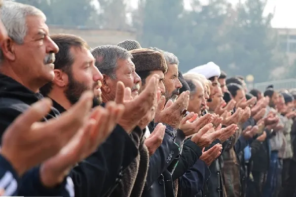 شهرکردی‌ها برای طلب نزول باران به نماز ایستادند