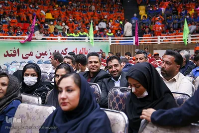 نارنجی پوشان، سفیران پاکیزگی