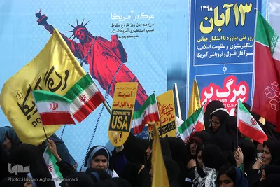 راهپیمایی یوم الله ۱۳آبان در مقابل لانه جاسوسی آمریکا
