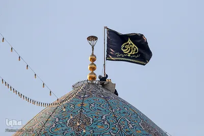 تعویض پرچم حرم مطهر شاهچراغ (ع) به مناسبت شهادت امام جعفر صادق (ع)