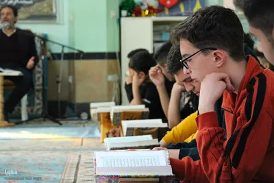 محفل بندگی نوجوانان نایینی در اعتکاف دانش‌آموزی